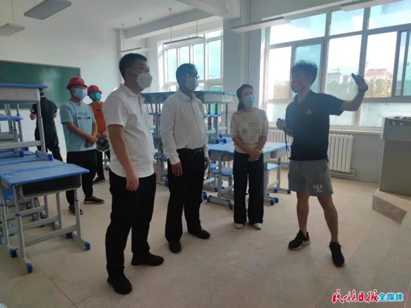 郭鹤立到河州中学高中部调研项目建设及开学准备工作1.jpg