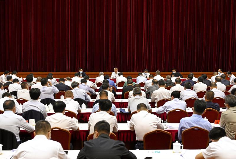 尹弘在部分省属国有企业和中央在甘企业主要负责人座谈会1.jpg