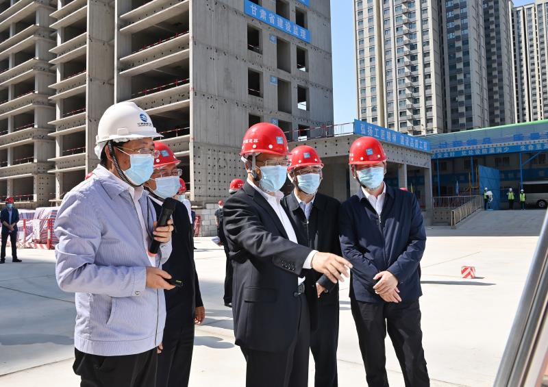 任振鹤在兰州市调研保障性租赁住房和共有产权住房项目建设1.jpg